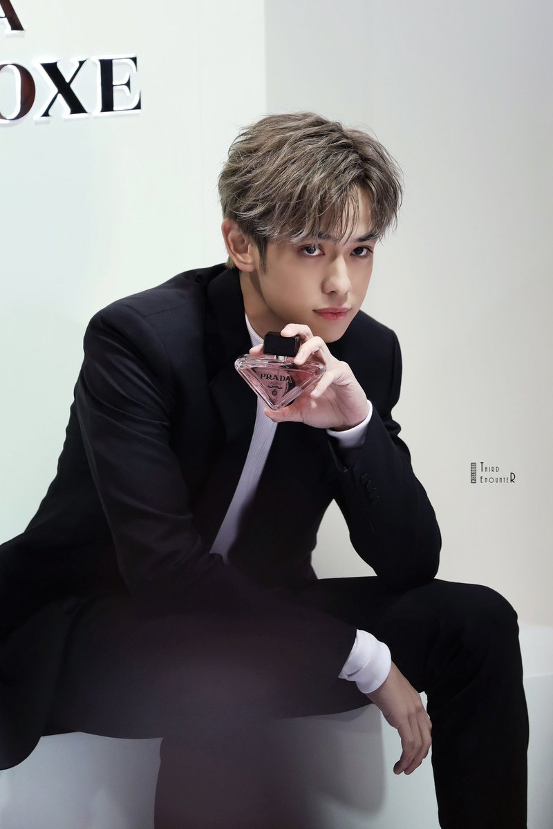 ThirdEncounter_'s tweet photo. 031121💫
🖤🖤🖤 @thirdd
#ThirdLapat
#Thirdencounter
#PradaParadoxe https://t.co/971LyVLfSv