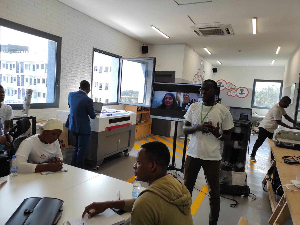 wanerspid's tweet photo. @TiersLieuxEdu @fabpeda sur #MakeAfrica. #MakeAfrica2022
Notre équipe d'enseignants et de makers sont à fond sur l'opération "je fabrique mon matériel pédagogique. Je m'échappe donc quelques mn pour rejoindre Pauline en visio de @MyHumanKit  pour le lien avec éducation/ #humanlab https://t.co/exvMshvRbo