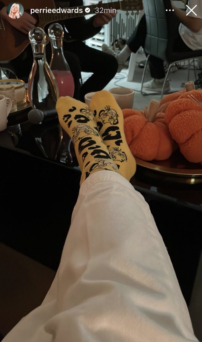 perriexsource's tweet photo. #NEW: Perrie is working on new music!

Posted by her on Instagram: https://t.co/fBNikgUmkh