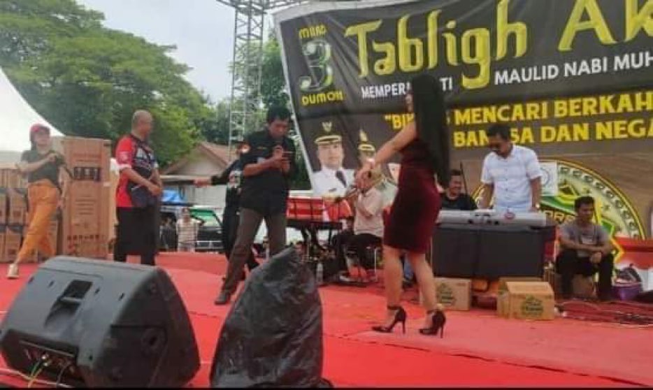 bachrum_achmadi's tweet photo. Tabligh akbar macam apaan bgini!🤦‍♂️

Pasti kerjaan inus ini, yg ngaku paling toleransi sejagad raya!🤣🤣👎👎 https://t.co/2VLYPfN6hH
