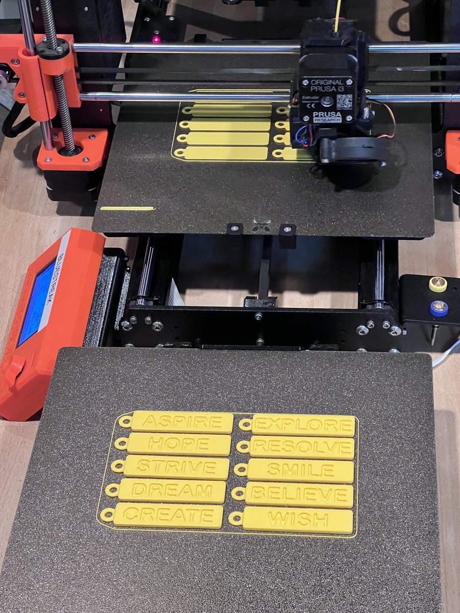 ...these FREE yellow ribbons &amp; posts &amp; tags #YellowRibbon3DPrint on socials. Don't need to send it anywhere, just PRINT, POST, &amp; TAG. Takes only 17 min &amp; 3.5g of filament. 🙏PLEASE join me &amp; help <a href="/abbymath/">Abby Brown</a> reach her goal of 500 posts by Dec 1st 

👉cults3d.com/en/3d-model/va…... 2/3