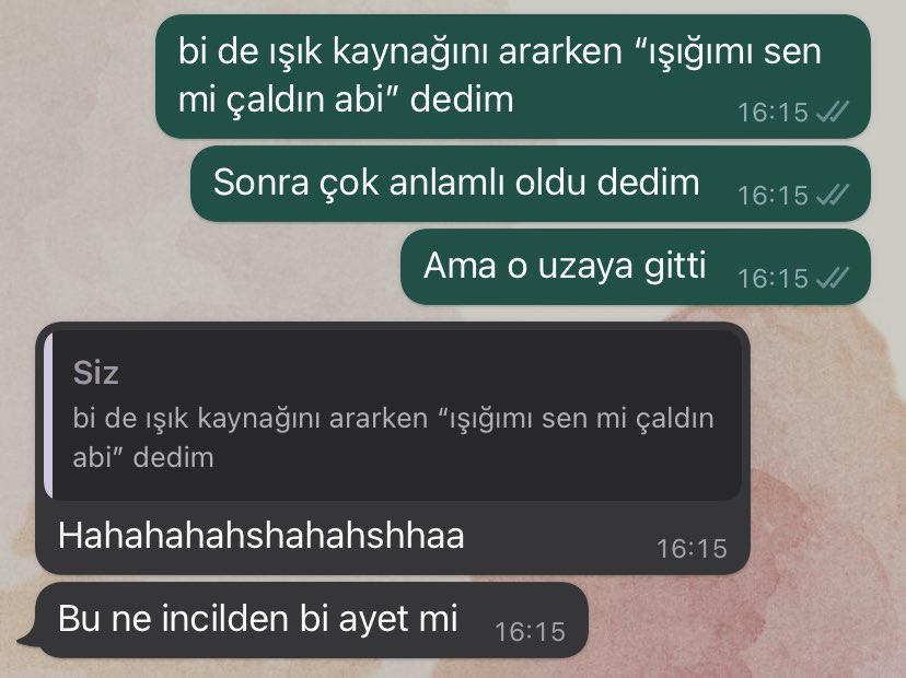 nöbette dışarda yeni girdiğin ortamlarda yaptığın tüm esprilerini eve dönünce güleceğini bildiğin için anlattığın o arkadaş.. yurtta biriniz kombin hazırlarken diğerinin yanına oturduğu andaki uzun uzun sohbet ediyormuş hissi..🥹✨🫶🏻