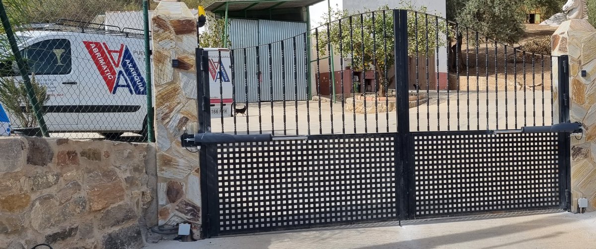 abrimatic's tweet photo. Instalación de hoy de automatismo modelo ATS de Came en puerta batiente de 2 hojas.
#automatismo #puertaautomatica #motorpuerta https://t.co/9vD3bRMhBm