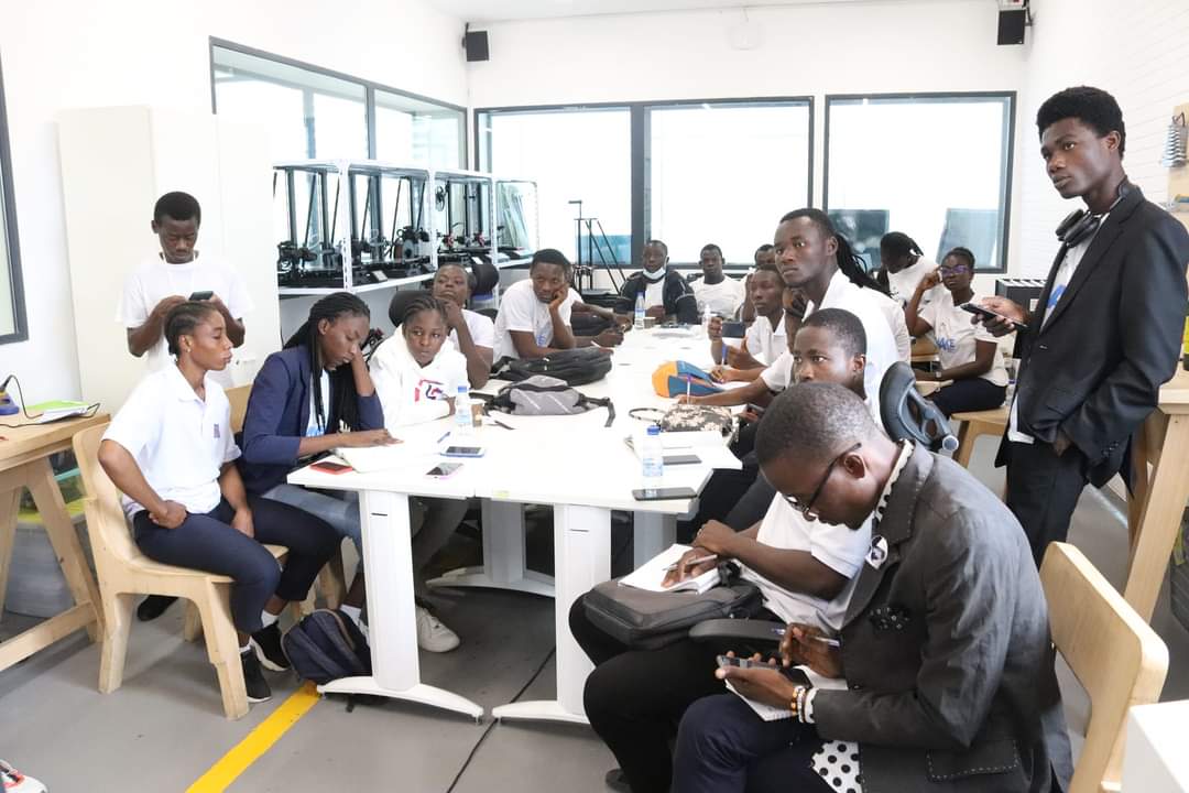 #MakeAfrica

Nous sommes à Orange Digital Center au Plateau du 01 au 05 novembre 2022 avec le <a href="/Re_FFAO/">Réseau Francophone des FabLab d'Afrique de l'Ouest</a> pour le forum #MakeAfrica2022.

Demain, j'y serai pour l'animation d'un atelier initiation #OpenData (Science des Données Ouvertes) 

RDV demain 08h au Plateau 
Entrée libre