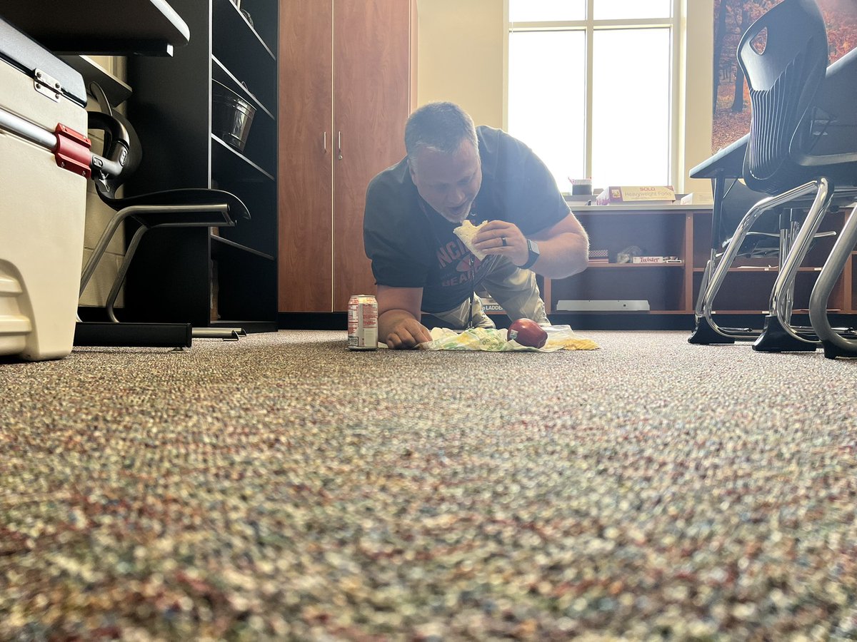stufine1's tweet photo. When #TISDplanksgiving is life. But it’s lunchtime 
 
#TISDMOVESplanksgiving
@TISDMOVES 
@TISDTSA 
@TsaWellness 
@norapachadc 
@stufine1 
@GencerAndrew 
@kellycriley https://t.co/u8ksfrc9PV