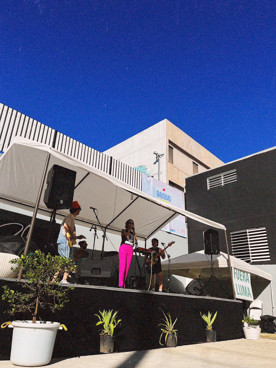 LosBerets's tweet photo. Emocionades por compartirles momentos de nuestra presentación del pasado domingo, 23 de octubre en el festival DANDO LUZ 💡 

Locxs por compartirles lo que andamos trabajando, quédense pendientes! 

Nos vemos en la próxima!

1 y 3 📸: @nat_uraleza 
2 📸: @annalagf https://t.co/BP5fgFbb85
