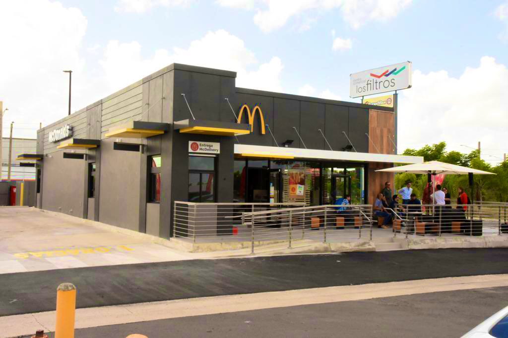 El Programa de Comercio y Exportación del <a href="/DDECPR/">DDEC Puerto Rico</a> participó de la inauguración del nuevo McDonald’s, localizado en la avenida Los Filtros en Bayamón. Con esta iniciativa se añaden más oportunidades de empleo para nuestra fuerza trabajadora. #desarrolloPR #PRopósito