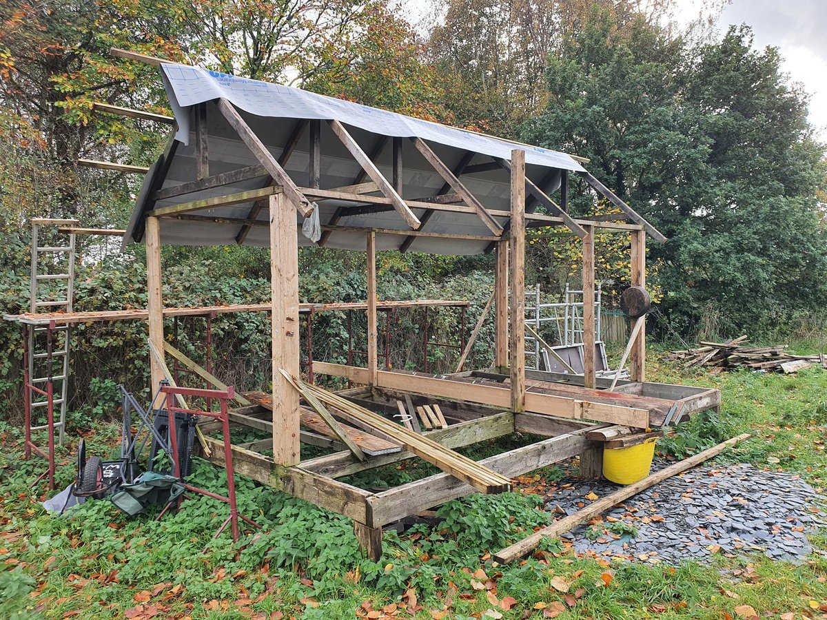 fullenglishpint's tweet photo. CABIN UPDATE.

Got it half felted and latted and it somehow looks worse.

#cabinchronicles https://t.co/uWQ0XZABcD