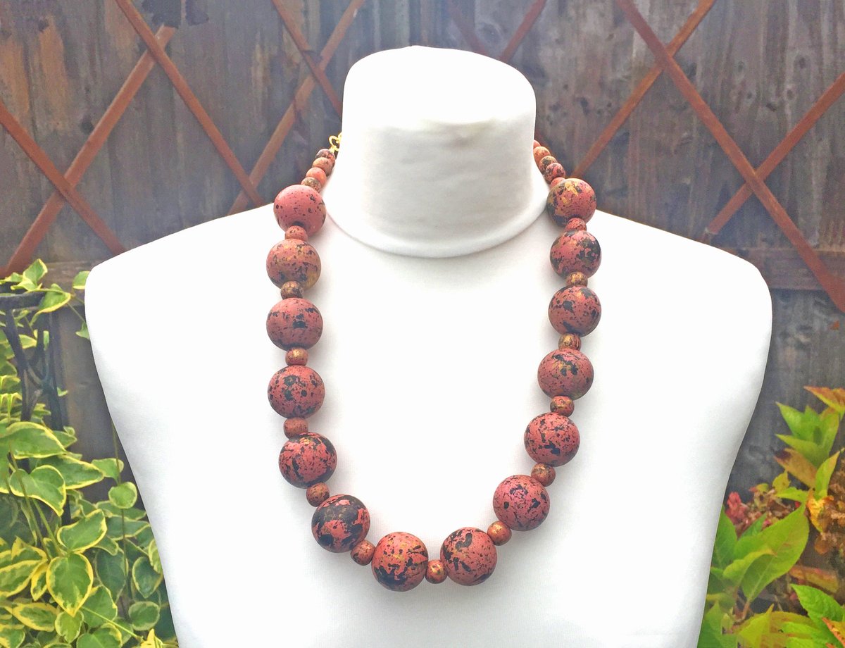 This unique OOAK necklace is upcycled from vintage jewellery and features rose pink, black and gold wooden beads. etsy.com/uk/listing/132… #woodbeadnecklace #pinkbeadnecklace #uniquejewellery #OOAKjewelry #etsyjewelry #etsyjewellery #etsyhandmade #etsygifts #EtsySeller #etsyfinds