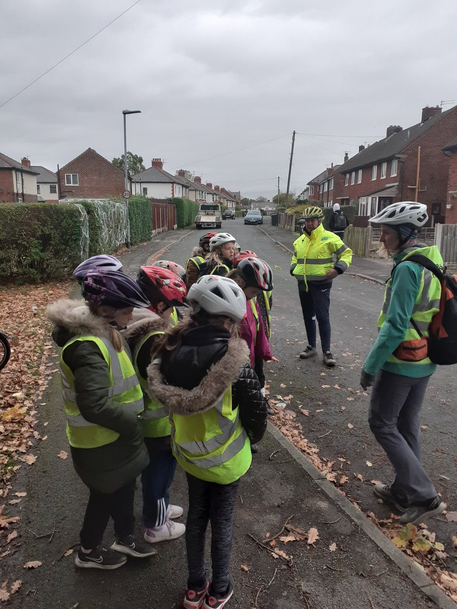 Year4_BroadOak's tweet photo. Year 5 braving the weather to learn to bike safely https://t.co/t0YPqOa1vp
