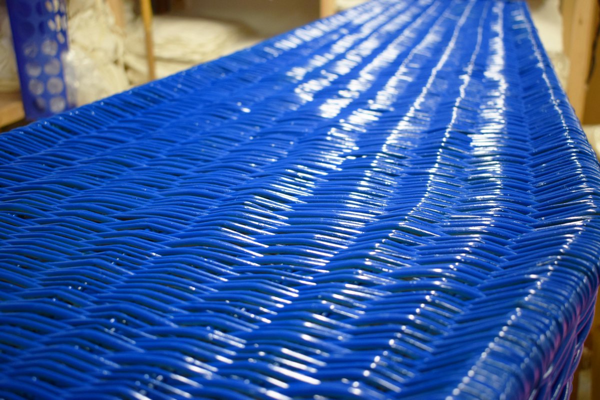 EcoffinsUK's tweet photo. A very glossy-looking painted Willow Highsted ready for dispatch in the workshop today. This rich, deep blue colour paint has been achieved using eco-friendly paints. We can custom colour of coffins to families wishes to create something unique to them #bespokeorders https://t.co/xUlLRQsvfb