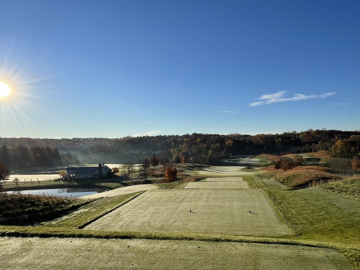 alangfitz's tweet photo. The #Goatcup @ledgerockgc usually means winter is coming fast so it doesn’t feel right with 65F and sunny skies…. #whereisthesnow #greenkeeping #golf #fallgolf #greenkeepers #golfcoursesuperintendent #goats https://t.co/kSkhqRIUD7