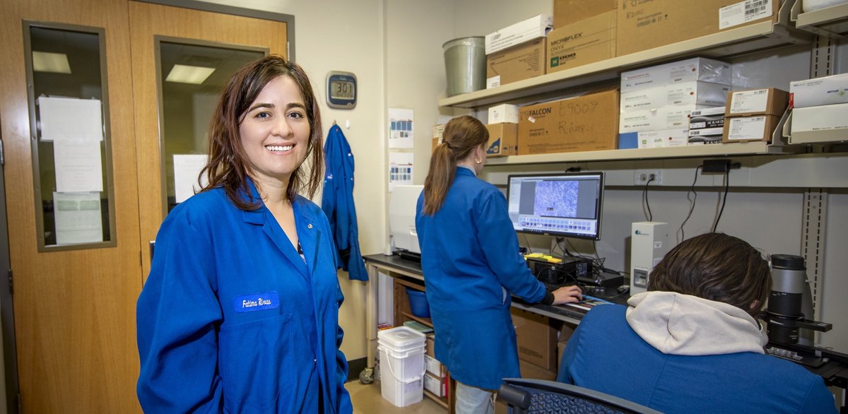 In the <a href="/LaboratoryRivas/">Rivas Laboratory</a>, undergraduates contribute to potentially life-saving research for treating various cancer subtypes and other metabolic diseases. Learn how #LSUChemistry Asst Prof Fatima Rivas is transforming students into scientists > bit.ly/3Nz6Z04