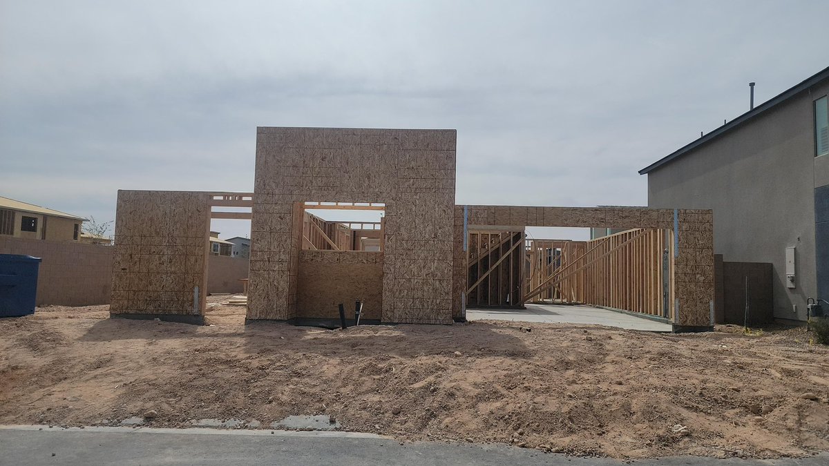 _MichaelOrtega's tweet photo. After 9 long months of construction, my new home is finally complete 🏡🗝️🔒 Thank you @TriPointeHomes in Las Vegas https://t.co/vcfux7N6Yy