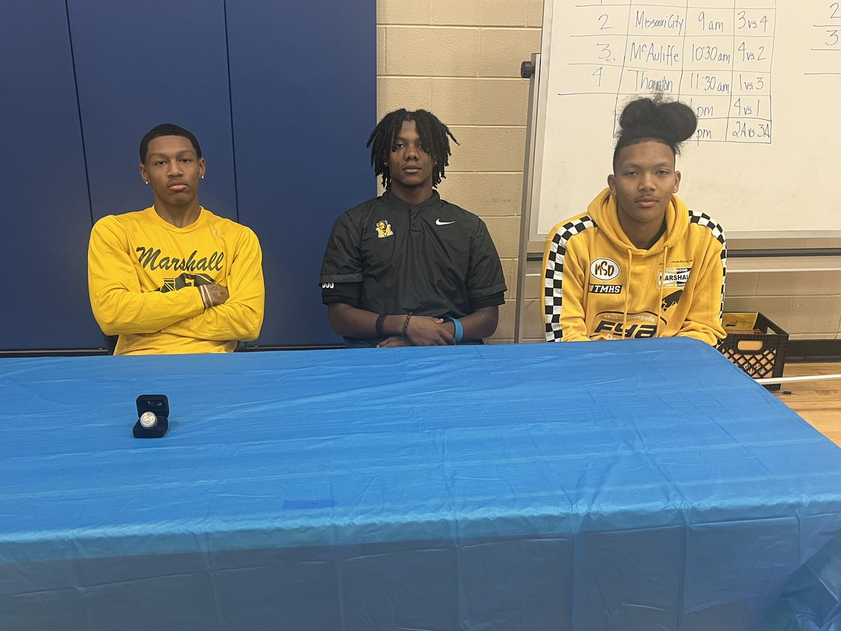 CoachCrossB's tweet photo. MARSHALL Band and Leadership representing at the Missouri City Middle School.  @FBMarshallBSBL @MarshallBuffs @FBMarshallTrack @MHS_Buffs @FBISDAthletics @mighty_stampede https://t.co/xPqbNmMgiA