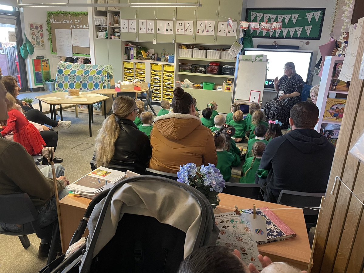 Fantastic turn out for today's #Reading workshops <a href="/svpprimary/">Stockbridge Village Primary</a> <a href="/SVPEYFS/">SVP nursery & rec</a> thank you <a href="/LadyLeddy/">Jamie L.</a> ! <a href="/Andreacurran15/">Andrea Curran FCCT</a>