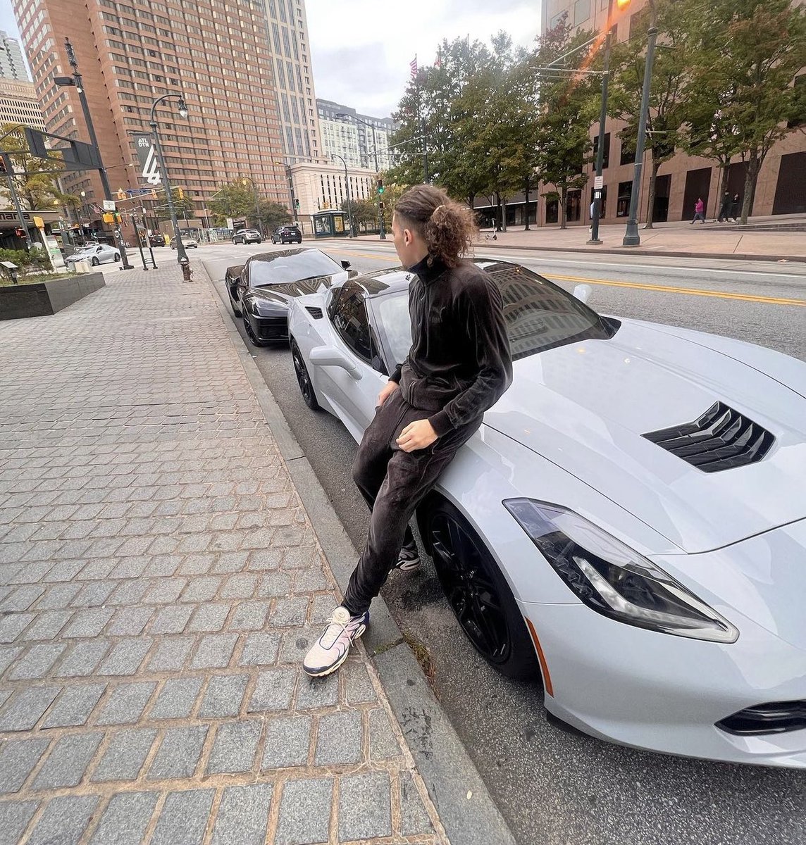 nellynroute's tweet photo. Bitches be broke then try to project they life onto yours lmao no dude you the one that has to escort not me🤣🤣💰 https://t.co/odMivkF7lN