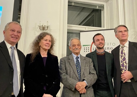 🇮🇹È cominciato ieri il convegno "Boccaccio e le arti figurative" organizzato da <a href="/univienna/">Universität Wien</a>, <a href="/UniBasel/">Universität Basel</a> e #IICVienna. L’Amb <a href="/StefanoBeltram9/">Stefano Beltrame</a>, il Rettore della #UniWien Schütze, la Prof.ssa Terzoli dell’#UniBasel e il Prof. Quondam de <a href="/SapienzaRoma/">Sapienza Università di Roma</a> sono intervenuti all'inaugurazione