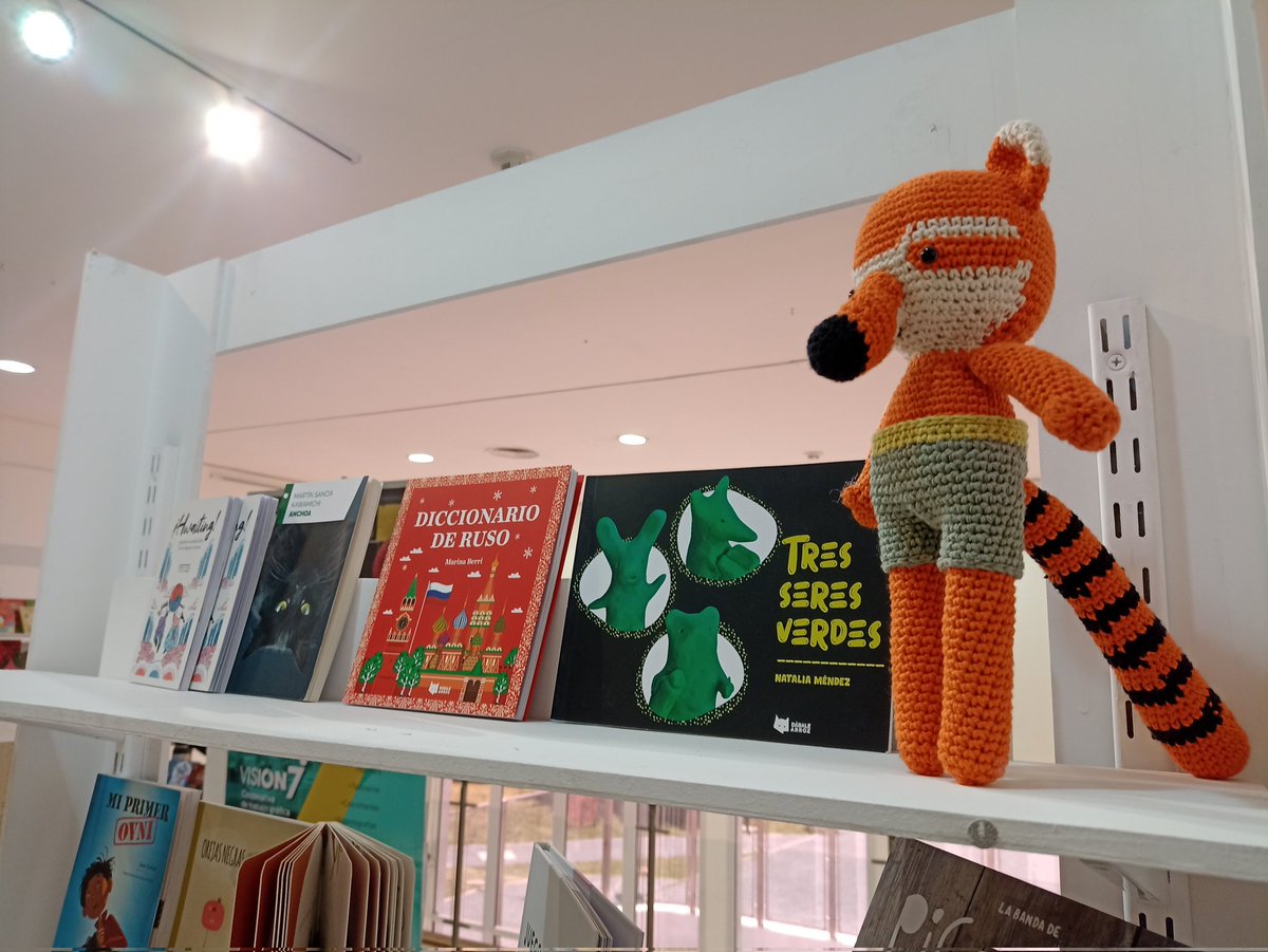 tejoncitomaya's tweet photo. Volvemos a Twitter para recordarles que estamos en la Feria Provincial del Libro. Visiten nuestro estand 😃 https://t.co/4ZB8Syy4FC