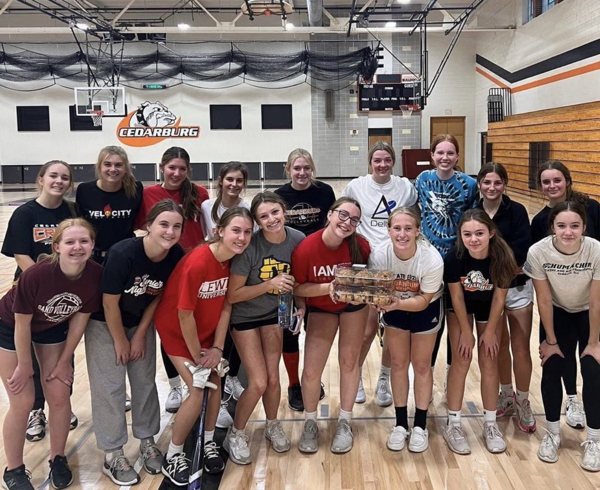 aligotter's tweet photo. First off-season workout with my @CHS_Fastpitch team with an early 6AM start! https://t.co/ngum3Oi30q