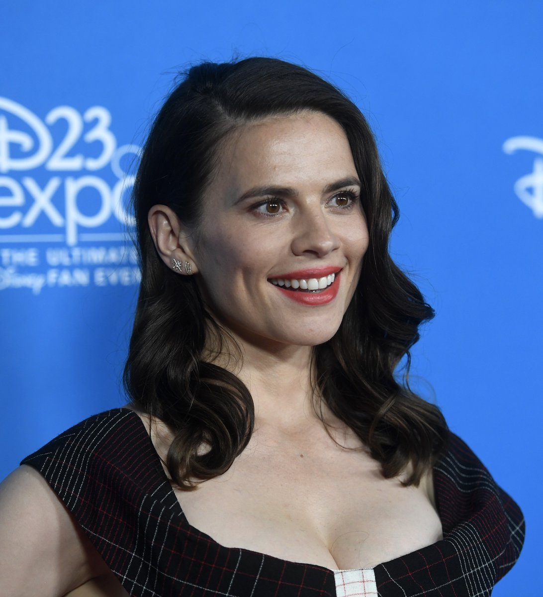 HayleyAtwellXxX's tweet photo. So Hot as fuck! ♥️
#HayleyAtwell #PeggyCarter #MCU #MarvelStudios #beauty https://t.co/EK8rwCCNNb