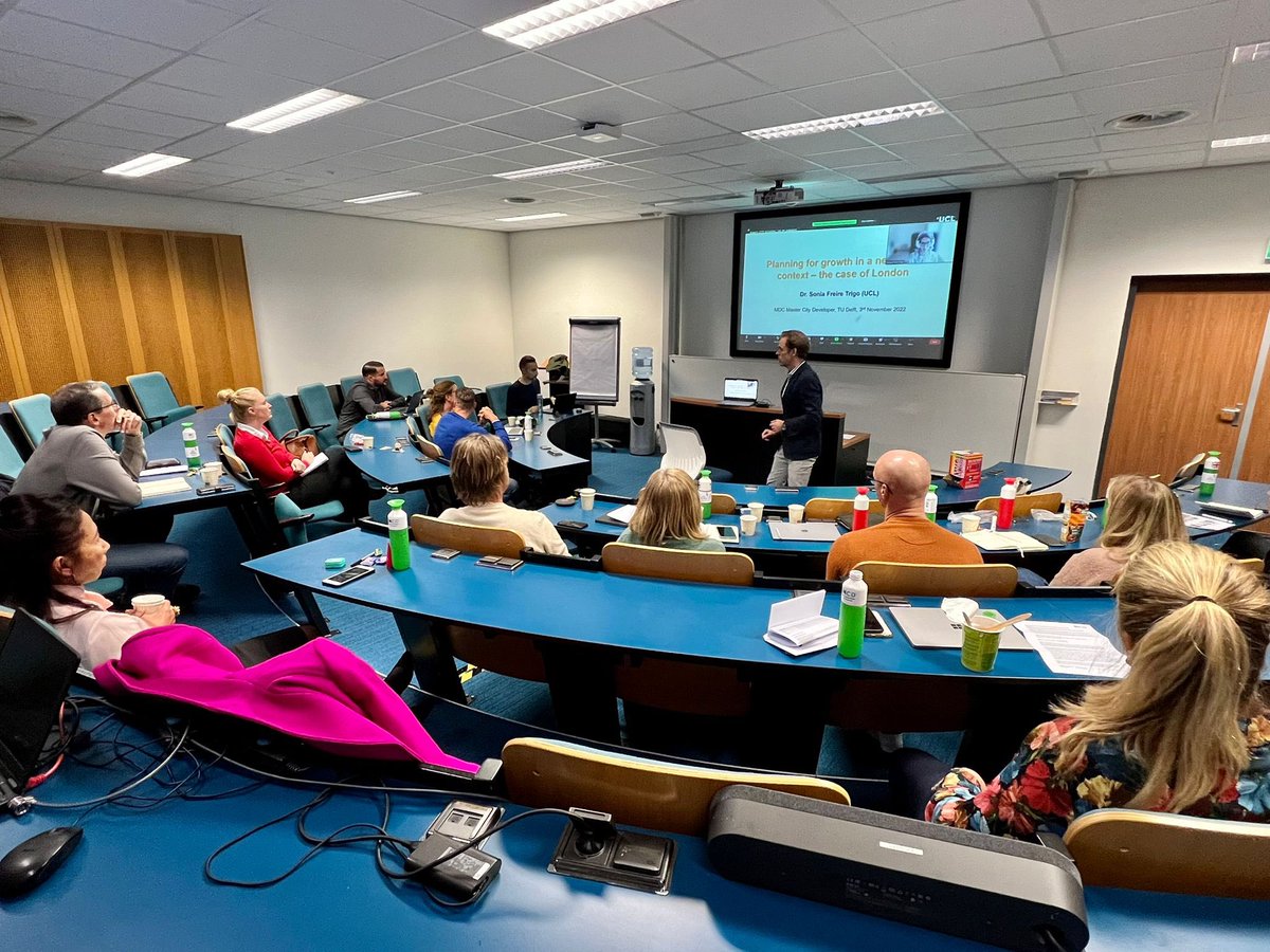 Startdag <a href="/MCDopleiding/">MasterCityDeveloper</a> module 6 “International Urban Development” <a href="/erasmusuni/">Erasmus University</a> in volle gang, met na presentaties van <a href="/WJVerheul/">WJV</a> en @eheurkens nu een online lecture van Sonia Freire Trigo (University College London) over “Urban governance in a neoliberal context”