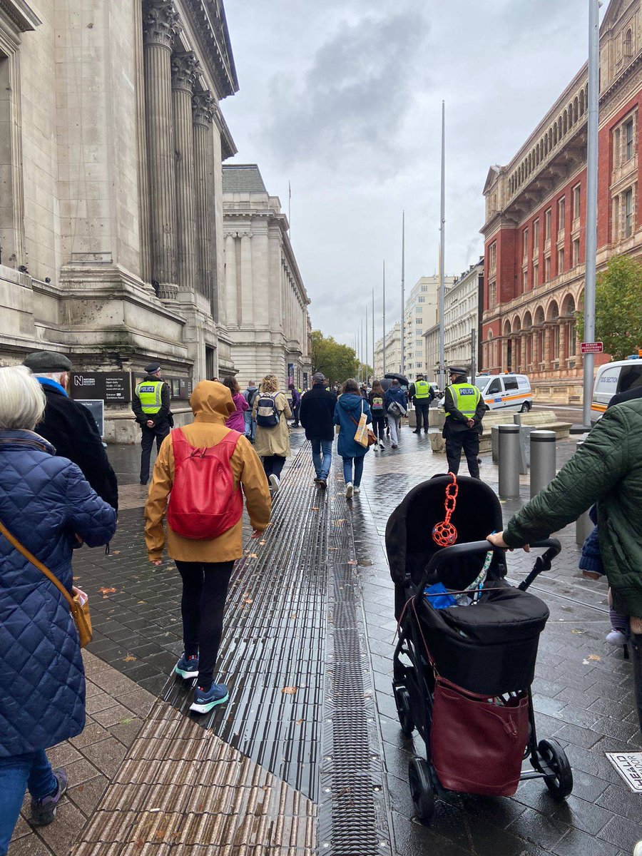 Officers from #ProjectServator deployed at various locations today. You are our eyes and ears. If you see anything suspicious, please approach us or visit: act.campaign.gov.uk @NHM_London @sciencemuseum @RoyalAlbertHall