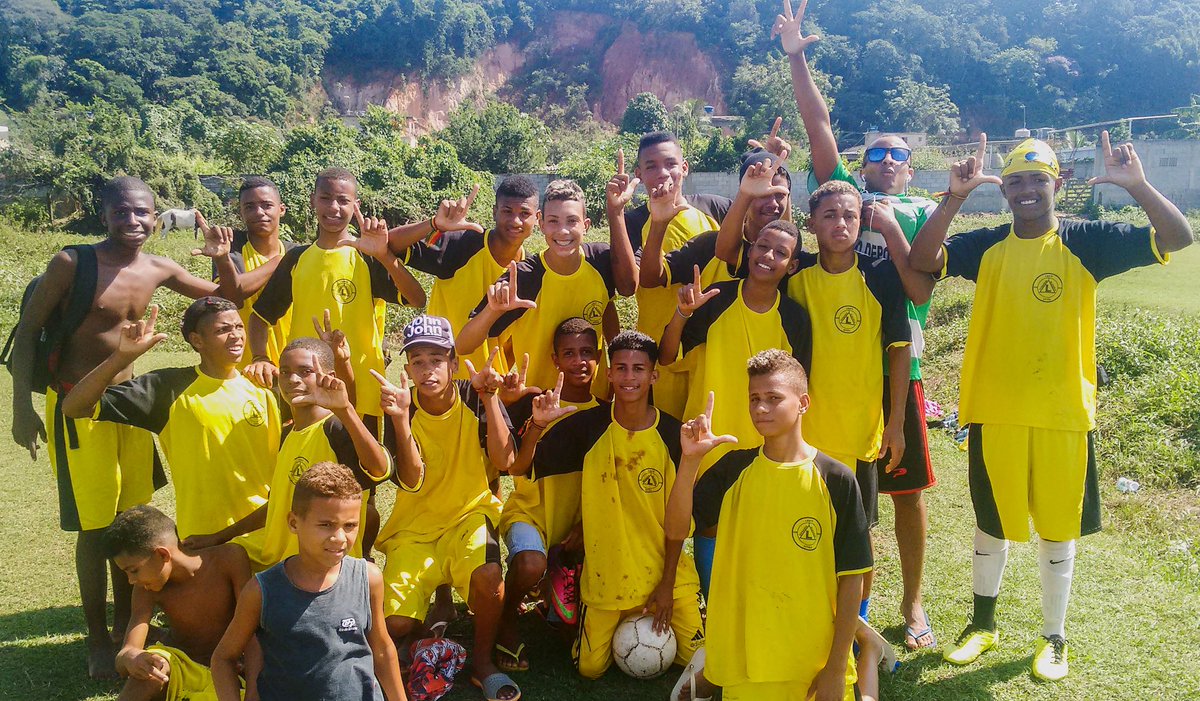 Tbt com meus crias do avião ✈️ 🫶🏾❤️
Época boa demais! #Tbt