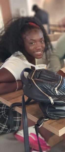 AnnaMnyc's tweet photo. 16 year old #JaydaOverton is missing- last seen in Red Hook, Brooklyn, where she is from. Known to frequent downtown Brooklyn. Please share. #MissingPerson https://t.co/FaTcbEXTq3