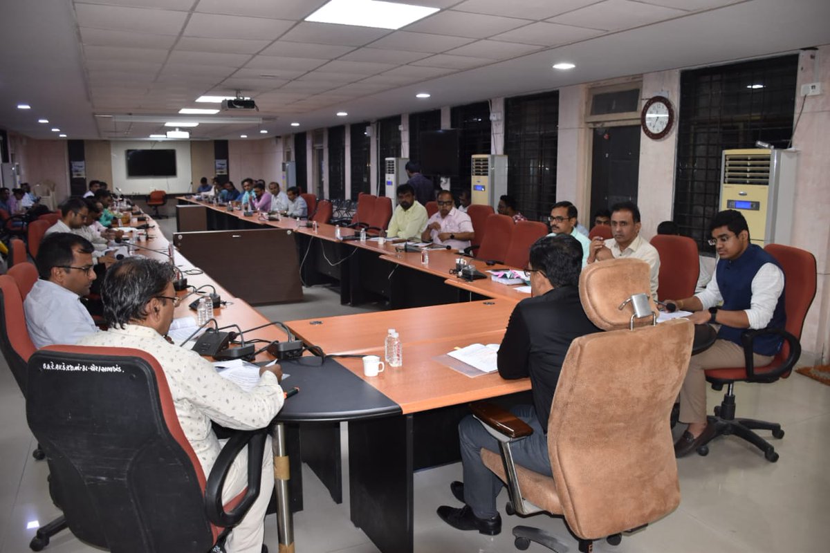 આજરોજ  ગુજરાત વિધાનભાની સામાન્ય ચૂંટણી-૨૦૨૨ અન્વયે ચૂંટણી પ્રકિયા પુર્ણ ન થાય ત્યાં સુધી આદર્શ આચાર સંહિતાનો ચુસ્તપણે અમલવારી કરવા સંબધે જિલ્લાના અધિકારી/ સાથે બેઠક યોજી જરૂરી સુચનાઓ આપી. <a href="/CEOGujarat/">Chief Electoral Officer, Gujarat</a> <a href="/ECISVEEP/">Election Commission of India</a>
#GujaratElections2022 #AVSAR  #AssemblyElections2022