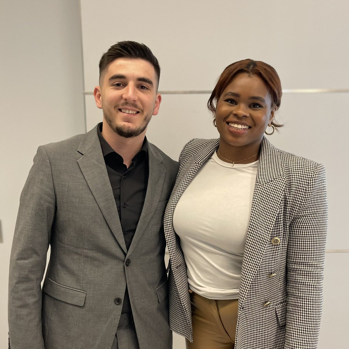 ademjasharii's tweet photo. (eng) Ms. Jasmine Wright, White House Reporter - CNN
The Role of the Media in Politics

(shq) Znj. Jasmine Wright, Reportere e Shtëpisë së Bardhë - CNN
Roli i medias në politikë

🇺🇸
#acyplElections https://t.co/PjkyRJpByl
