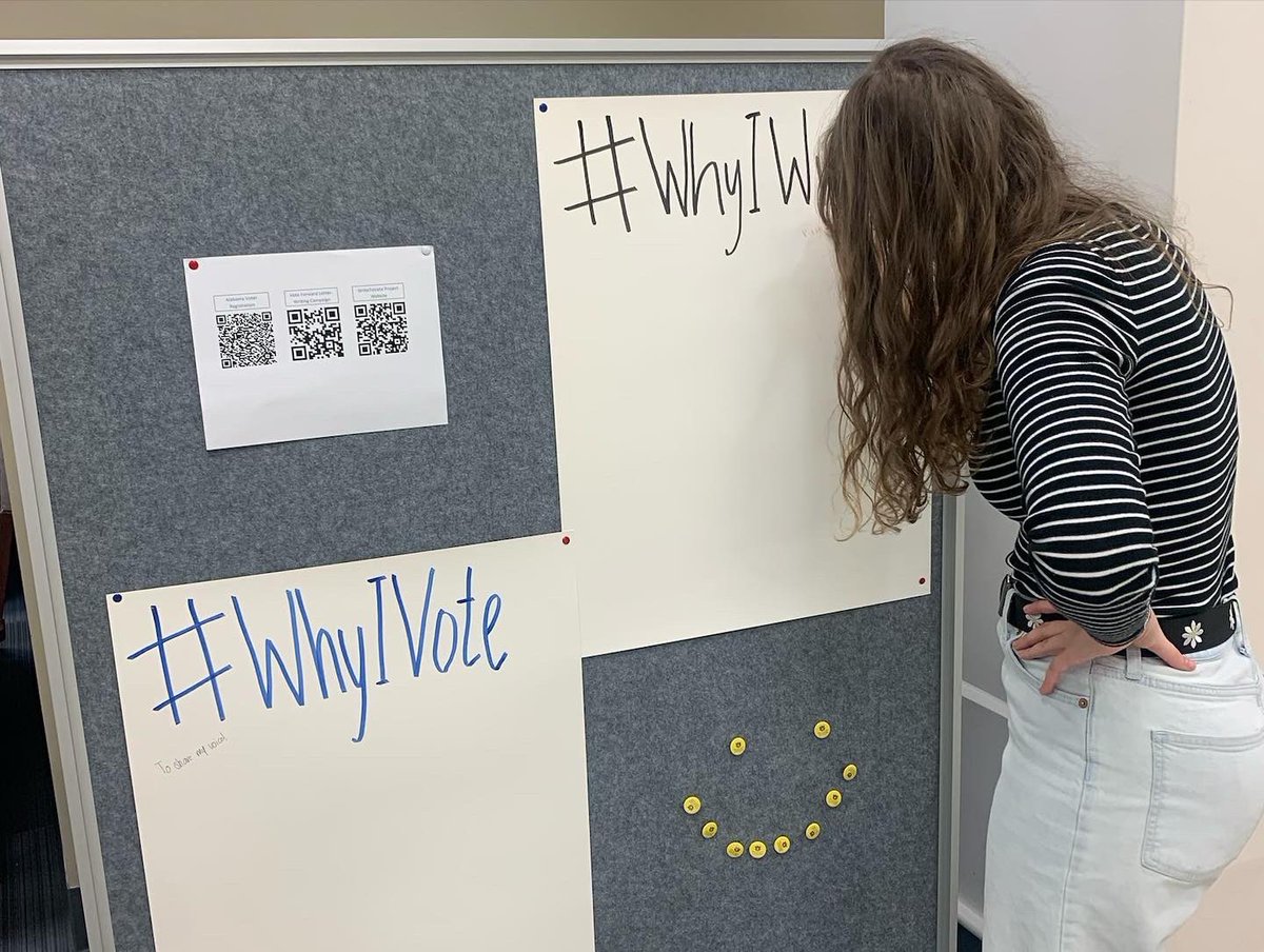UnivWritingAU's tweet photo. Thank you to everyone that came out for National Day on Writing! We appreciate you sharing why you write and vote! Don’t forget to go out and vote on November 8th! #UniversityWriting #AuburnUniversity #Auburn #WritingAtAU #whyiwrite #writetovote #NDoW #NationalDayonWriting https://t.co/NS97kYqNfK