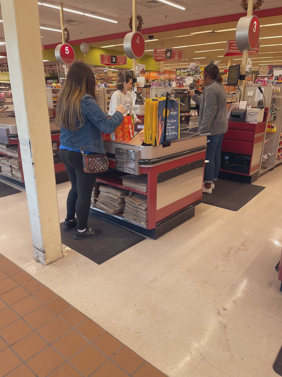 learndaley's tweet image. Vocational skills are best taught on-sight. Thank you Hannaford in Highland for this great weekly experience. @GoMHSDukes