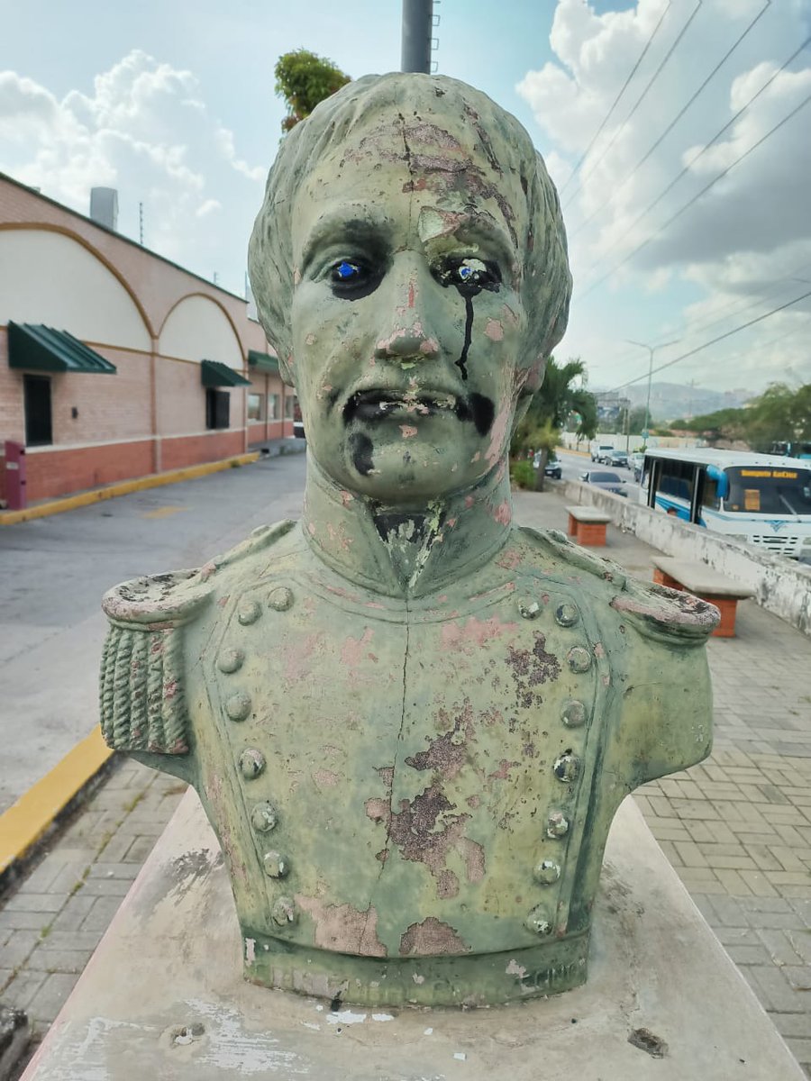 segundo_castil's tweet photo. *Así luce el busto de nuestro prócer Cristóbal Palavecino en nuestro municipio Palavecino estado Lara es triste que este alcalde como el gobernador que dicen llamarse bolivarianos tenga tanta desidia como están todos los servicios públicos destrozados* https://t.co/cy8ggPGAcy