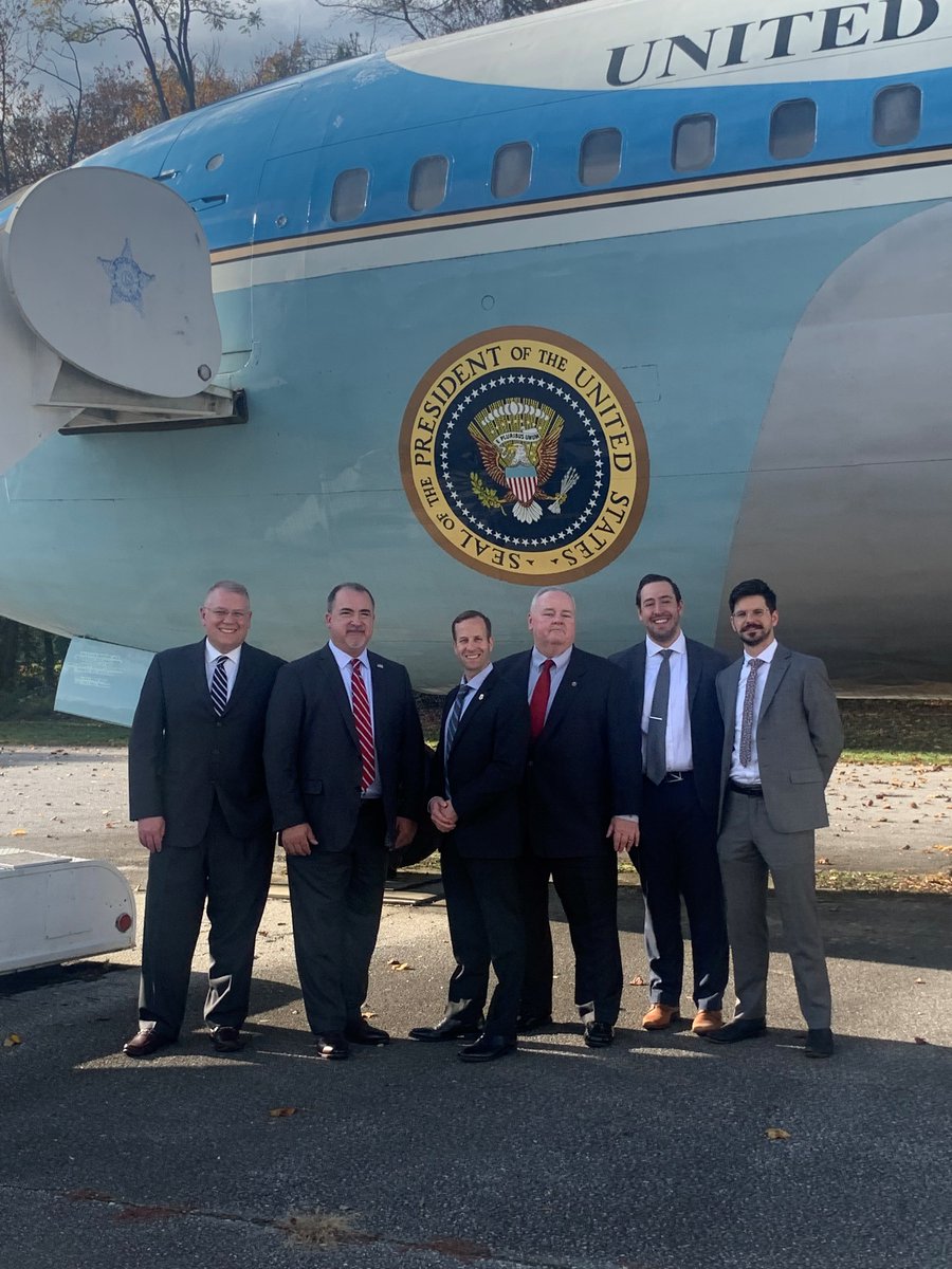 FLEOAORG's tweet photo. As FLEOA continues to advocate for our members in the @SecretService, Pres. Cosme, VP Silverman, and USSS Agency President Mindy Pretzman met with USSS Director Kimberly Cheatle and other leaders to discuss several issues impacting officers and agents. #DontGoItAlone #BackTheBlue https://t.co/Z7zYzV0nIT