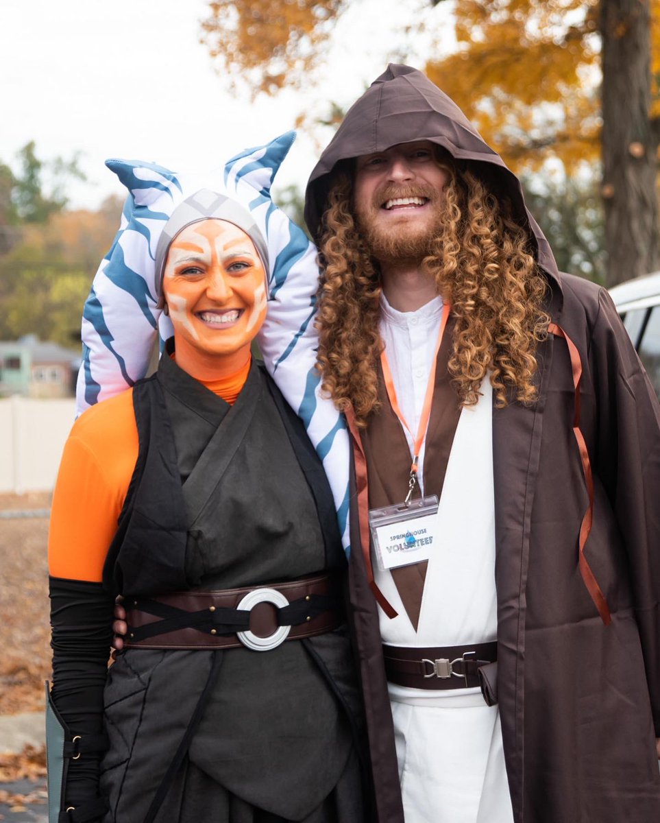 MrsCleverKill's tweet photo. #ThrowbackThursday to our Halloween vibe this past Monday. The force was so strong we won #besttrunk and #bestcostume this year! #StarWars #AhsokaTano #QuigonJinn #AtAt https://t.co/8AD35LIM4q