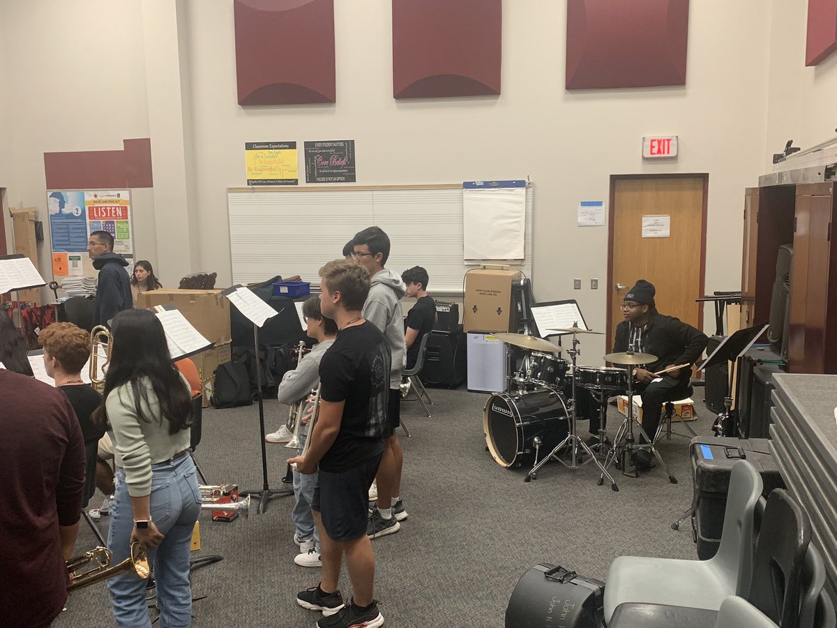 We had an amazing time yesterday with @jazzdotorg clinicians as they stopped by to clinic the @heightshsband Jazz Band. Thank you @VincentGardne17 for coordinating this for us. #HISDFineArts #JazzEducation @ghostofheights  @HISDFineArt