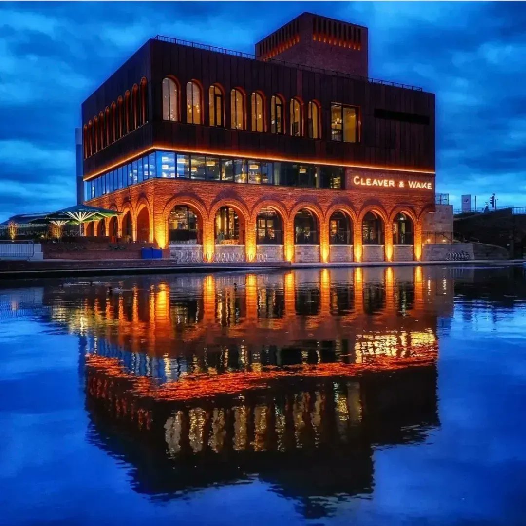 IslandQuarter's tweet photo. We think this photo of @cleaverandwake captured by Roger Poultney is stunning! ✨
It's great to see 1 The Island Quarter through your lenses.
#theislandquarter #nottinghamcitycentre #nottinghamarchitecture #cleaverandwake #binksyard https://t.co/9TynvEO1tG