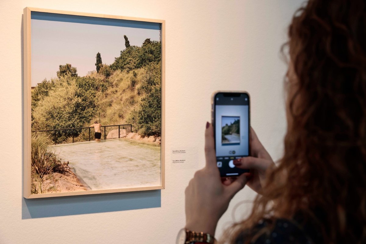 FRAGMENTS 📸

Aquest dijous s'ha presentat als mitjans la nova exposició del <a href="/proj_fragments/">Fragments</a> que inaugurarem hui a les 20 hores en el <a href="/MuVIM/">MuVIM</a>. 

👉 El projecte cultural de la Unió torna amb “La idea d'èxit” del fotògraf @markelredondo, sobre la transformació del territori.