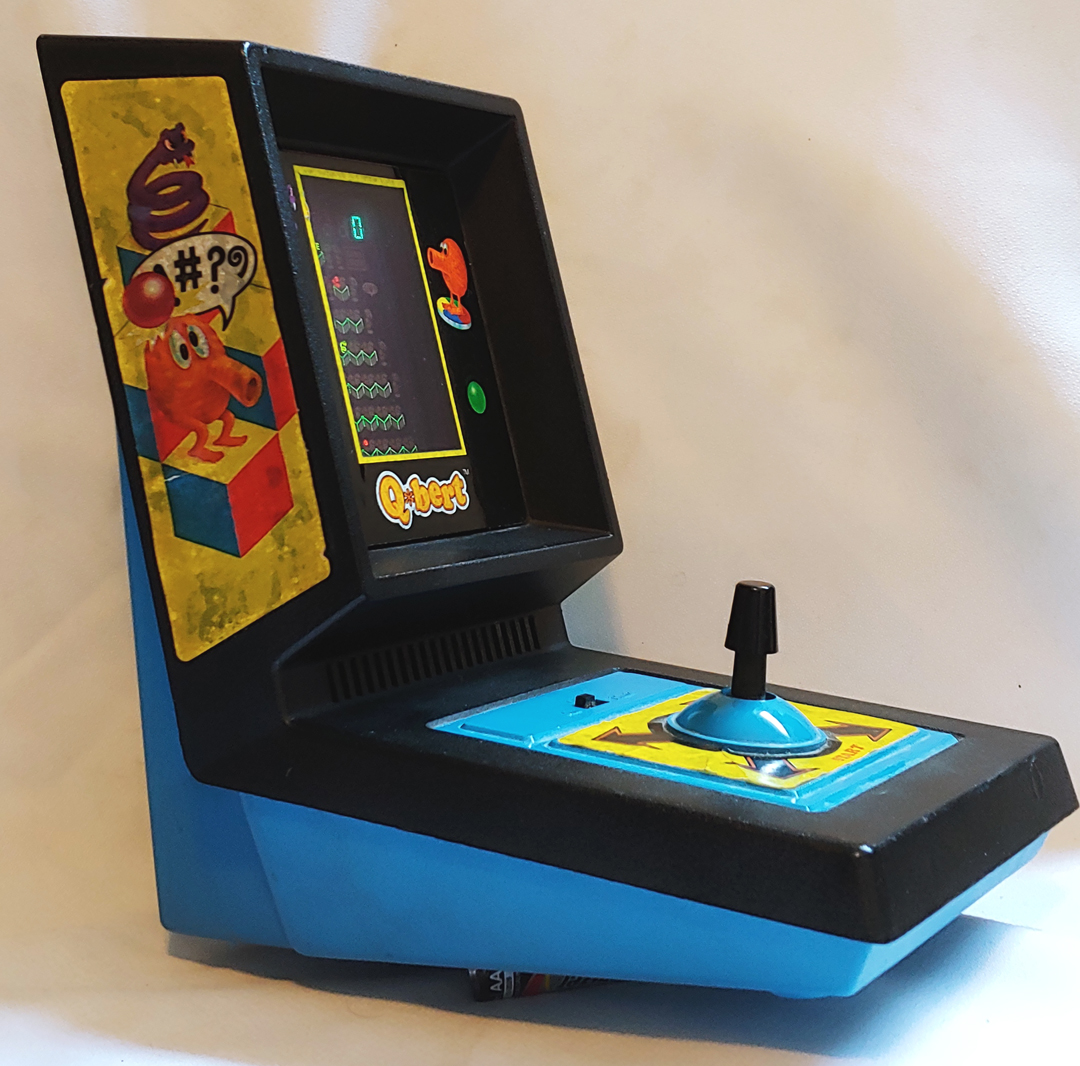 Q-BERT – TABLE TOP MINI ARCADE GAME, 1983 screaming-greek.com/product/q-bert…