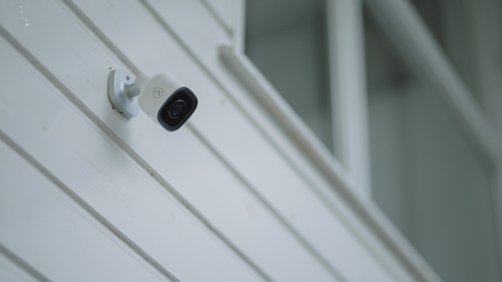 AHA_SmartHomes's tweet photo. With Qolsys &amp; https://t.co/4ixCG5Hnoo's advanced video analytics package linked to CCTV cameras, the system can differentiate between people, cars &amp; other things, and automate accordingly.

https://t.co/ra4qIhvA8t https://t.co/aEyO8ZuK2K