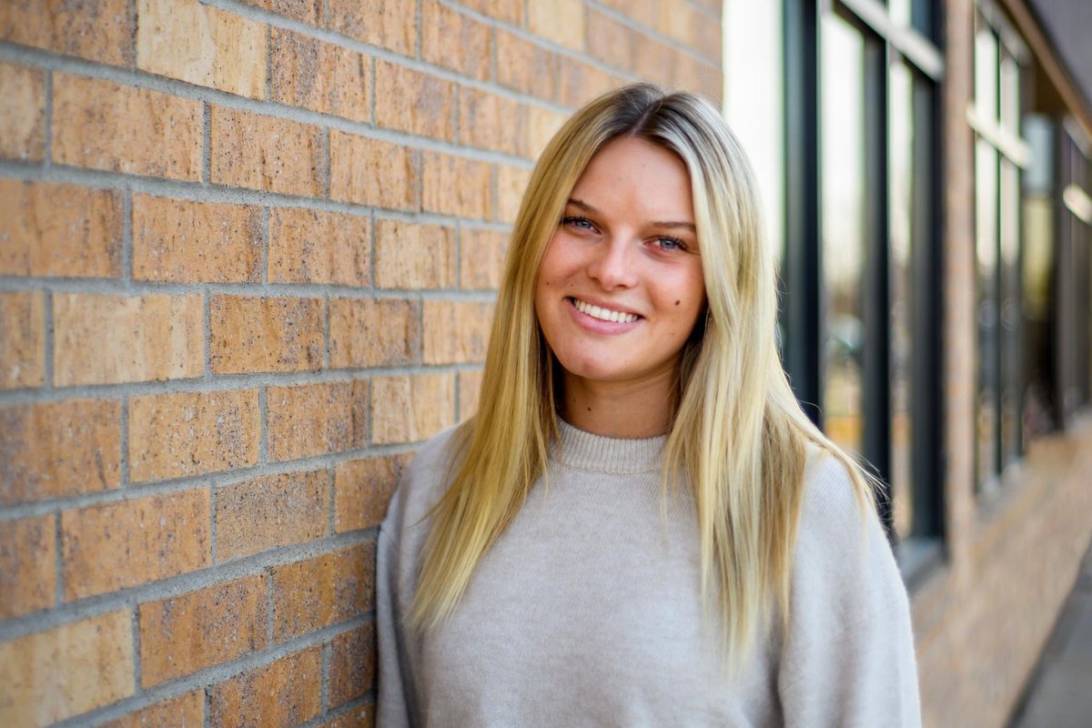Let me introduce my amazing intern <a href="/maddienashh/">Maddie Nash</a> Maddie is originally from AZ &amp; attends <a href="/UofNorthDakota/">U of North Dakota</a> where she is majoring in entrepreneurship and marketing. She is a senior &amp; a member of <a href="/UNDsoccer/">North Dakota Soccer</a> she is a ROCKSTAR and I’m blessed to have her with me this semester! #UNDproud