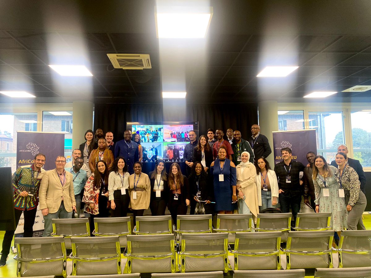 All countries on the screen for the final family photo photo 📸 

Thanks everyone for making the event happen 💪 

#Tanzania 🇹🇿 #Uganda 🇺🇬 #Ghana 🇬🇭 #Nigeria 🇳🇬 

#AfriConEU #HaDEA #DIH #H2020 #EUAfrica #AfricaEurope #Innovation #Startup #Live #Free #Business #Networking