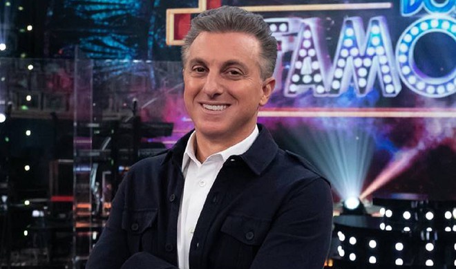 CentraldaTV_'s tweet photo. O #ShowDosFamosos foi cancelado definitivamente e não será mais produzido pela Globo. O quadro não terá seus direitos renovados e não consta na lista de atrações do #DomingãoComHuck para 2023.
O fim do formato foi decretado com o aval de Luciano Huck.
📰 @NoticiasdaTV https://t.co/2ptdOa5NTG