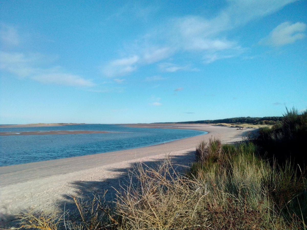 Kingsteps beach, #Nairn none too busy today 🏖️ 🤣