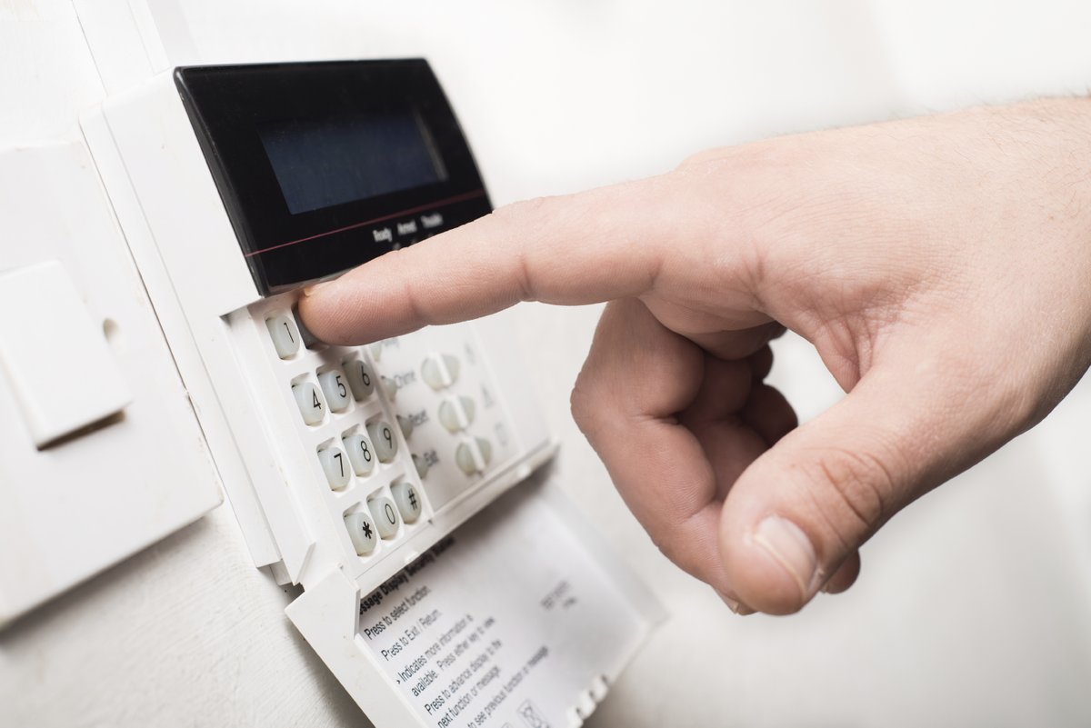 FireMonitoring's tweet photo. Daylight saving time ends November 6.  In addition to setting your clocks back, be sure to change the time on your @DSC_Security PowerSeries Neo security alarm monitoring panel.  Follow these step-by-step instructions.  https://t.co/p60xsjsAa1

#howto #daylightsavingtime https://t.co/a5cHeiV7sa
