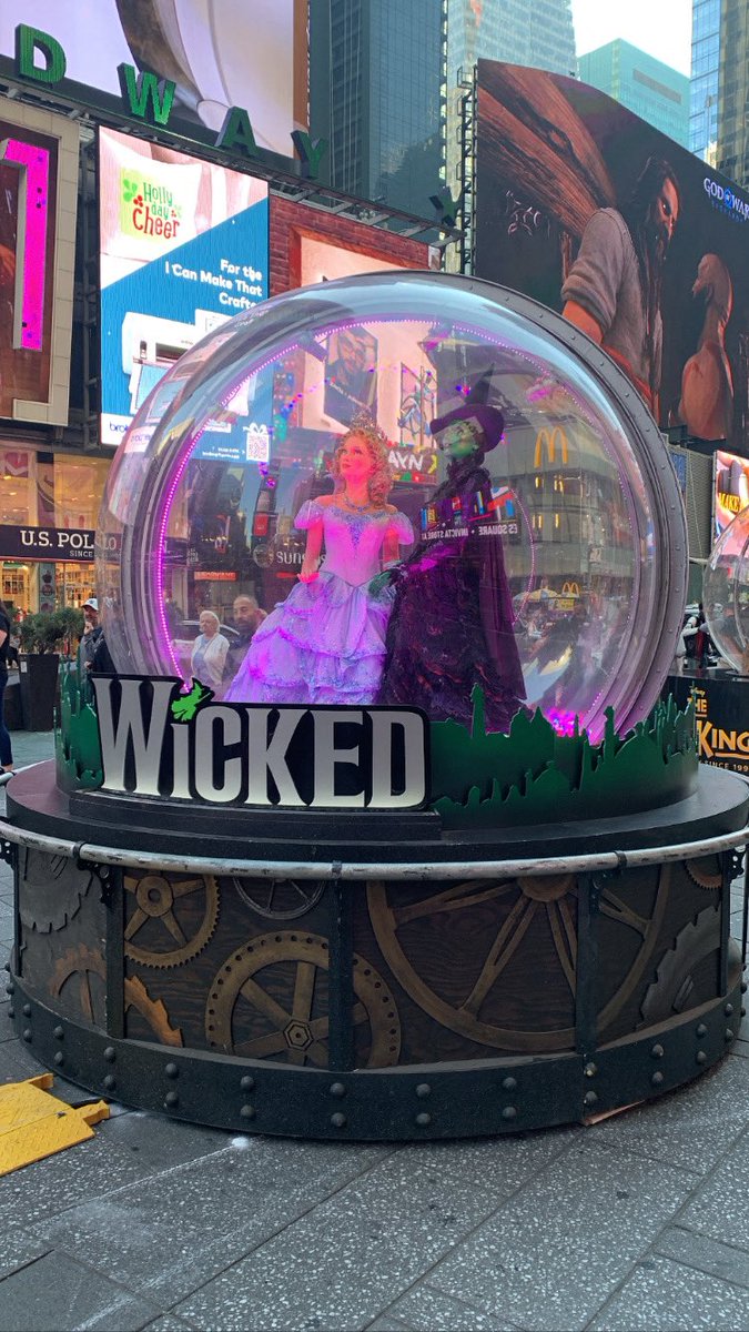 The #ShowGlobes are back in Times Square, people