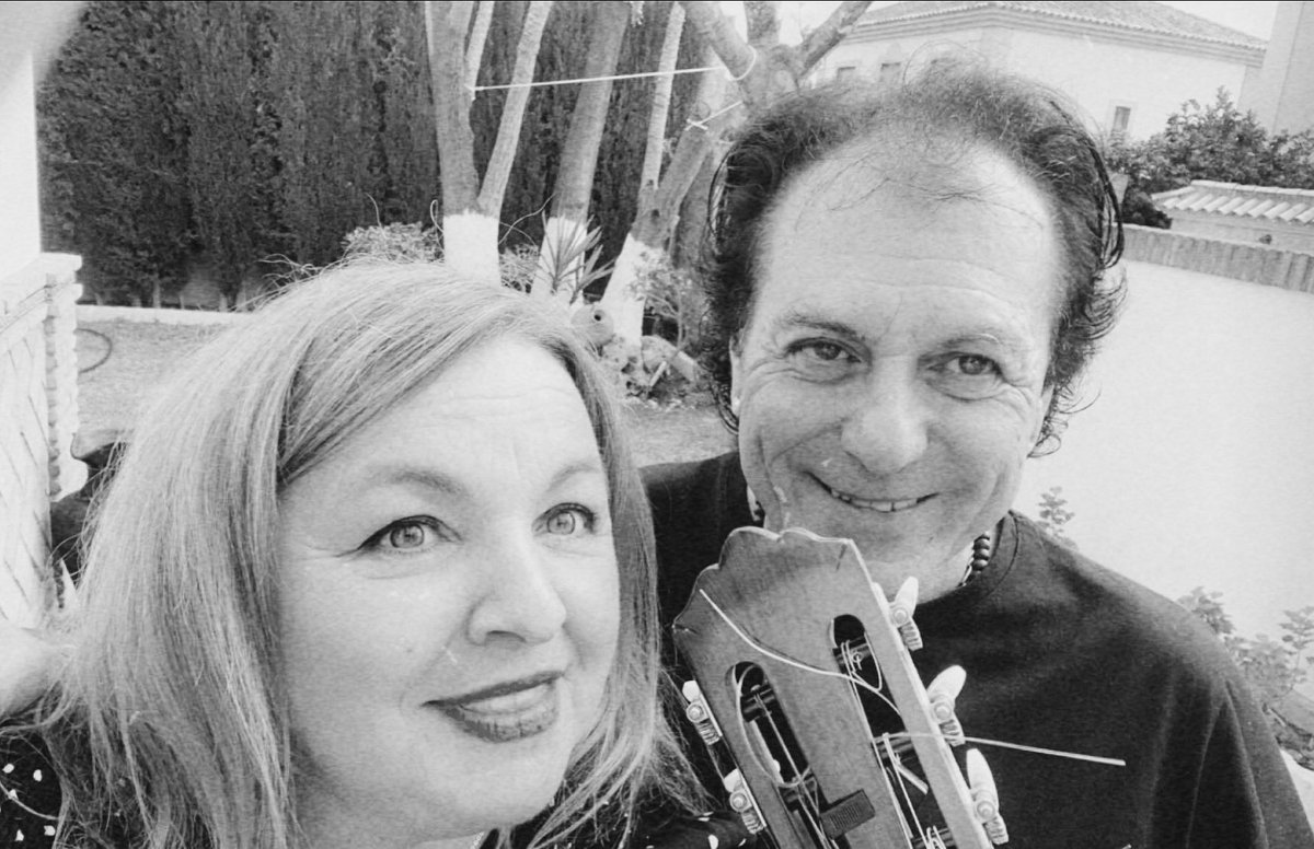 rociolaserrano's tweet photo. 🔝Que buena mañana de ensayos con mi amigo y Maestro Antonio Carrión!!!

↙️Se aproximan cosas bonitas….⁉️🕒

Roció “ La Serrano”🎤🎼🌹🌹
Antonio Carrión 🎵🎶📝🎸

#flamenco #proyectos #canteporderecho #cultura #Sentimiento #ensayos #ilusiones #trabajoduro #laserrano #cantaora https://t.co/Ol29OffBSg