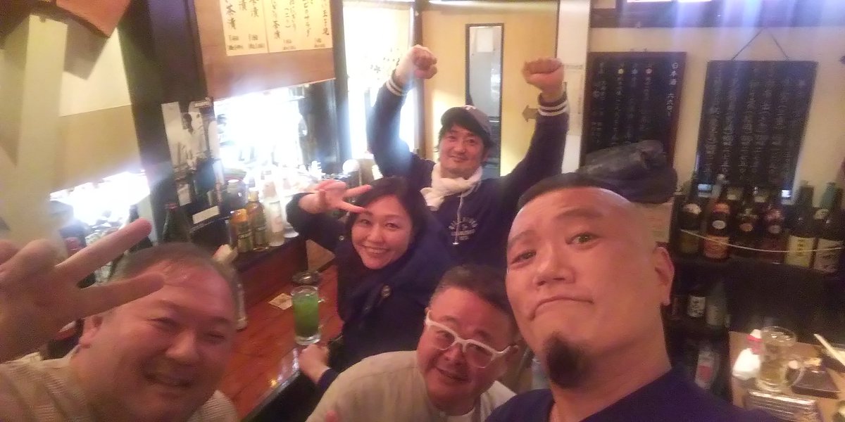 angelgojyu's tweet photo. 今日はレッスンが終わってから
映画BUGS2の
宣伝をしてもらってる
居酒屋市さんに
来店しました

おいらは久しぶりだけど
常連ばかり！

仲間は最高だねー！

これからも
ANGELGOJYUちゃんを
よろしく頼むよ～！

店主と写真撮るの忘れた！

がはははは～！

#BUGS2
#武蔵小山
#居酒屋市
#ANGELGOJYU https://t.co/gQY8Heg9cd