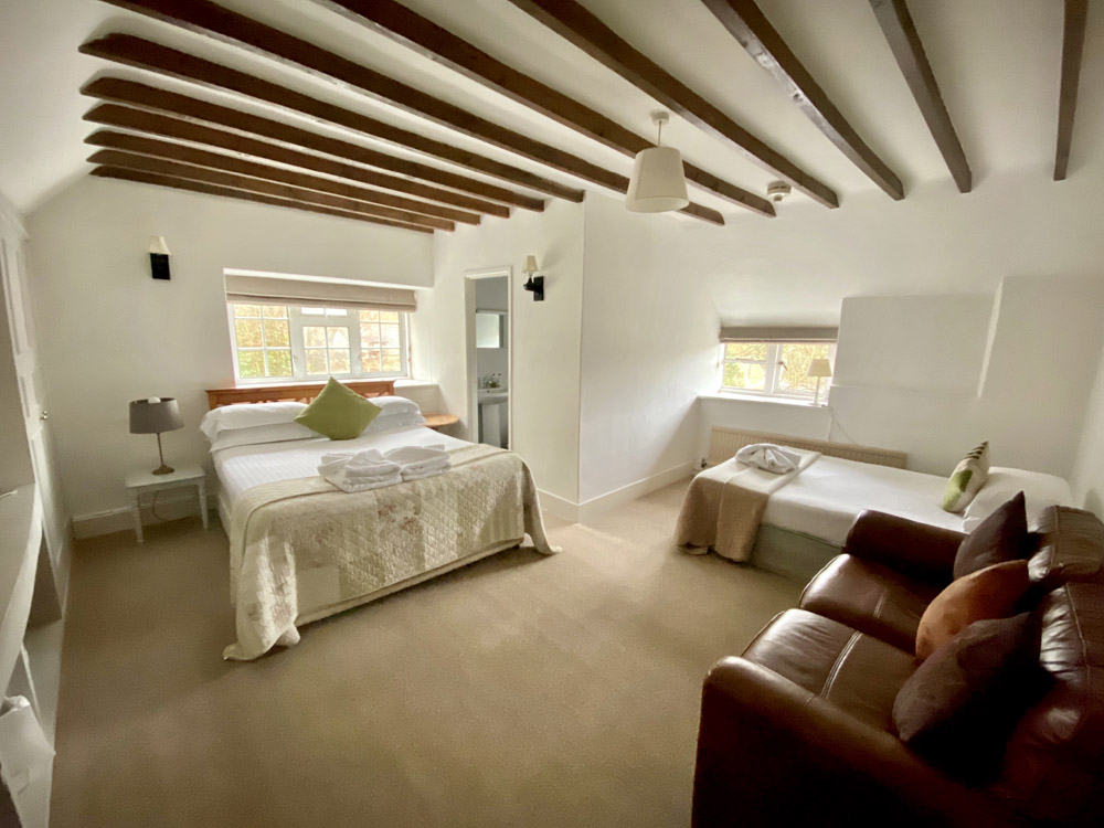 HomeFarmHotel's tweet photo. In keeping with the hotel all the rooms at Home Farm Hotel are individual in character and decor and vary in size from singles to large superior/family rooms. Perfect comfort for a weekend break or longer getaway!
#BeautifulDevon #VisitDevon #AutumnGetaway #WeekendBreak https://t.co/GjeDzmeF41